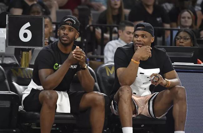 连场扑点，小米林科维奇当选那不勒斯0-0科莫全场最佳球员（小米林科维奇连场扑点，荣膺那不勒斯0-0科莫全场最佳）