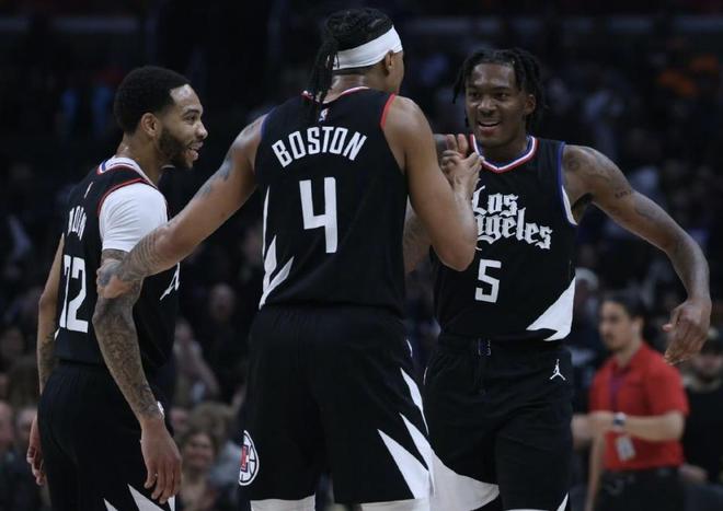 热刺告别战，孙兴慜父亲孙雄正现场观战儿子与纽卡的比赛（热刺告别战，孙雄正亲临现场观战孙兴慜对阵纽卡）