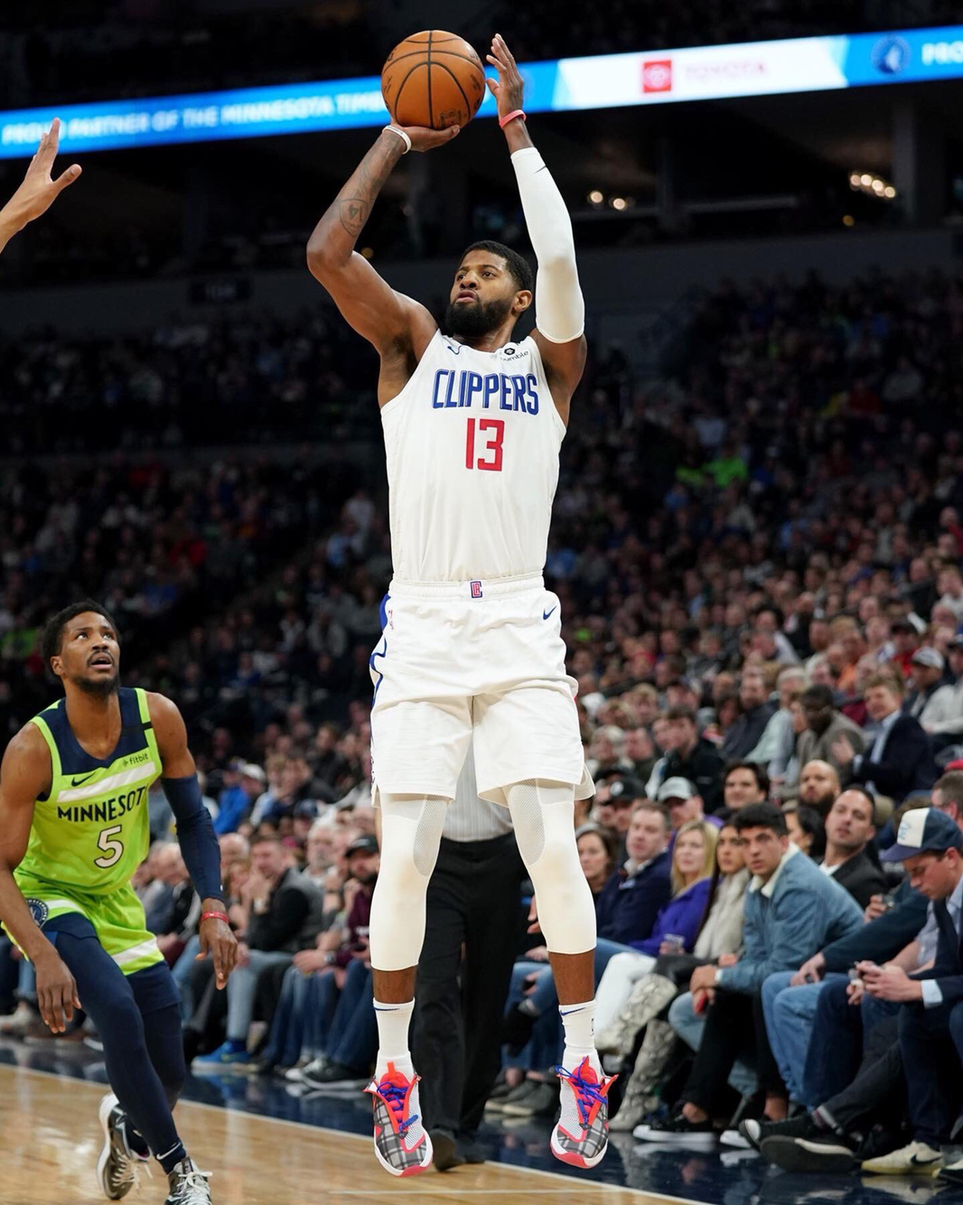 邮报：特朗普送C罗一把白宫金钥匙，该礼物专为特别宾客准备（邮报：特朗普向C罗赠送白宫金钥匙，此礼仅供特别来宾）