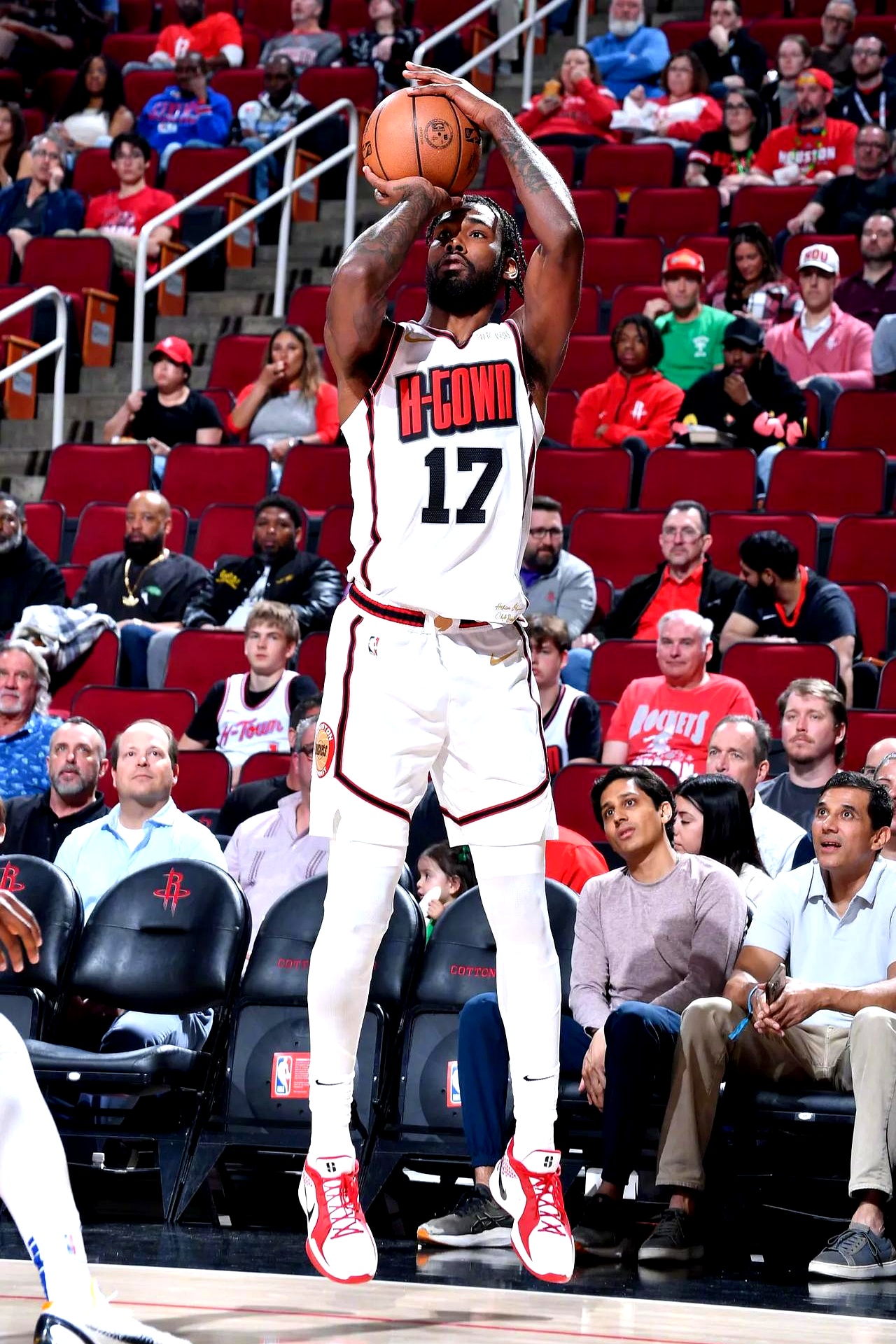 巴蒂：劳塔罗和小蜘蛛可以一起上，但其中一人必须做出牺牲（巴蒂：劳塔罗与小蜘蛛可同场，但需有一人牺牲）