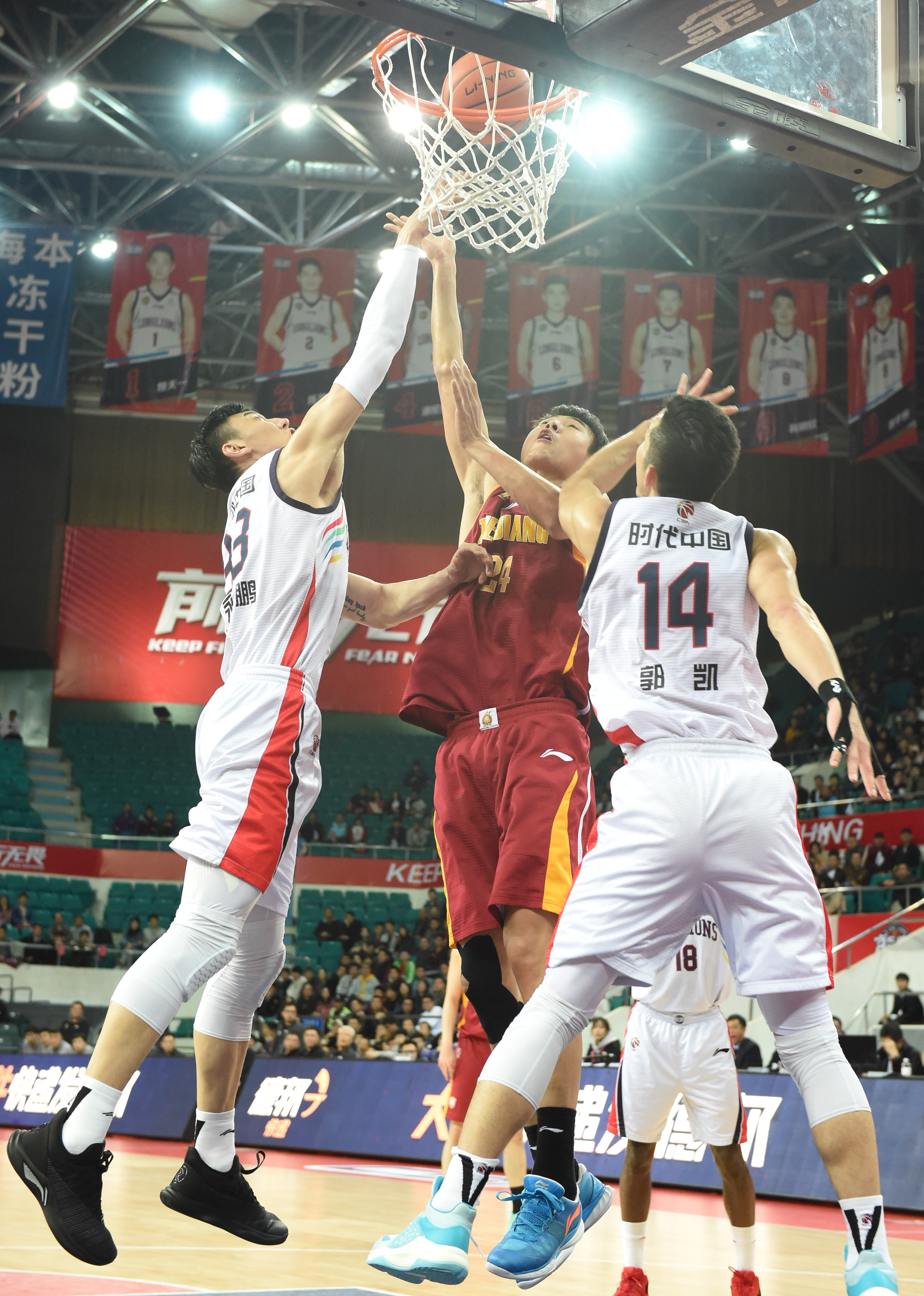 谁来给我解释解释为什么曼联宁愿用霍伊伦去赌下一个霍伊伦（曼联为何拿霍伊伦押注下一个霍伊伦？）