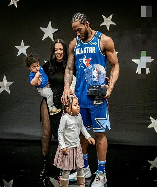 官方：赫伊森、雅克松经纪人巴拉特获2025金童奖最佳经纪人奖（官方公告：赫伊森与雅克松的经纪人巴拉特当选2025金童奖最佳经纪人）